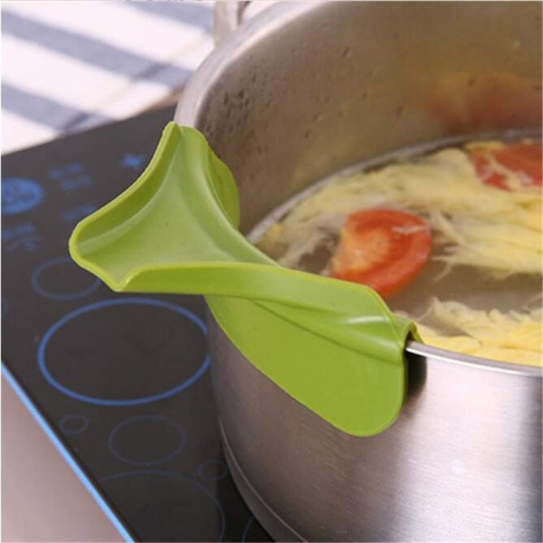 Pack of 02 Silicone Pour Soup Funnel Anti-Spill Deflector, Anti-Spill Slip On Pouring Spout Funnel for Pot Pan Bowl Jar Pour Soup